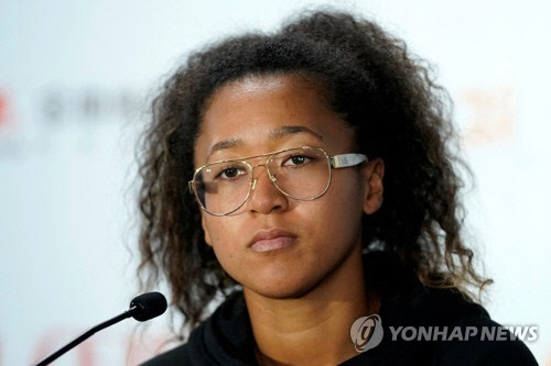 기권을 발표하는 오사카. [로이터=연합뉴스]